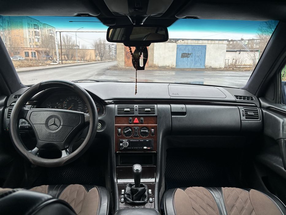 В продаже Мерседес W210