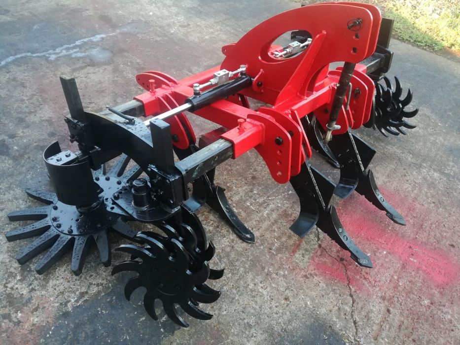 Vând scarificator cu fertilizator