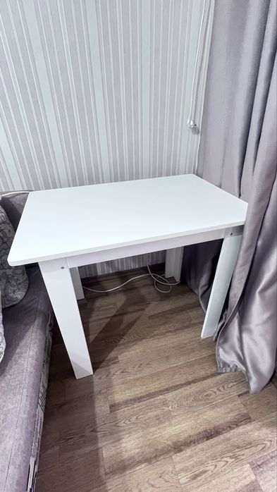 Стол кухоный белый