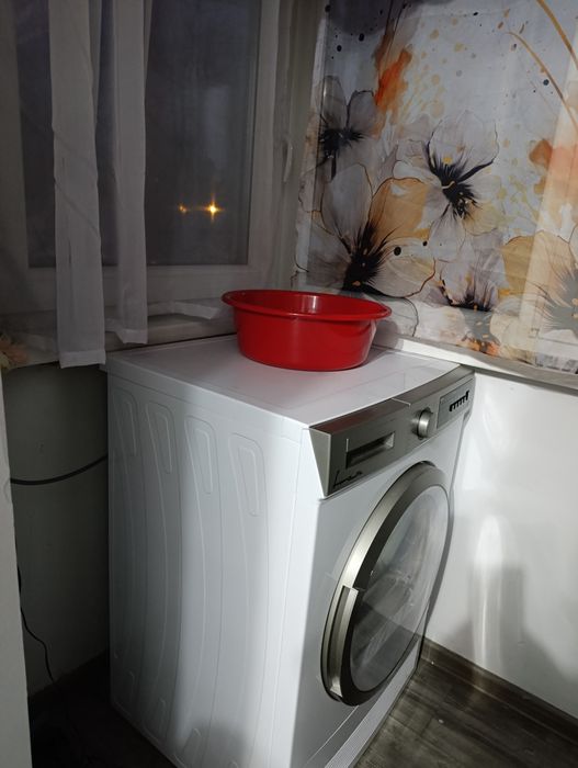 Inchiriez apartament cu 3 camere, decomandat, Dambul Pietros