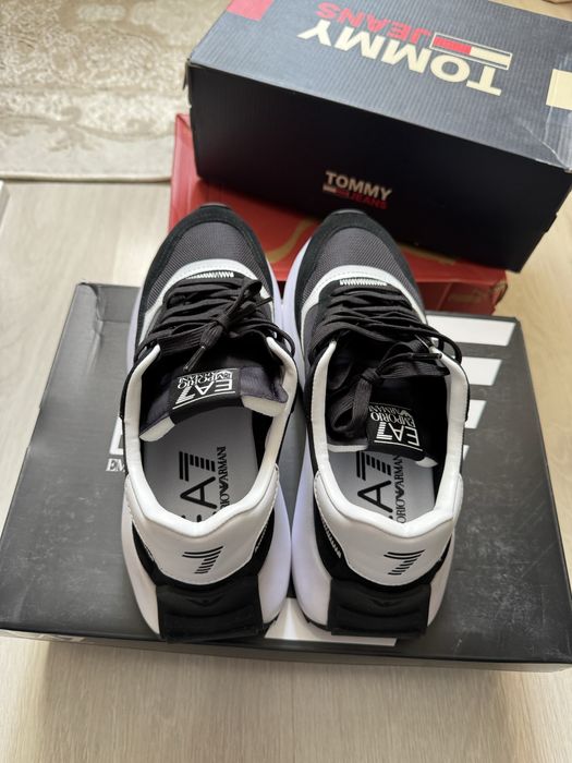 Продам обувь EA7