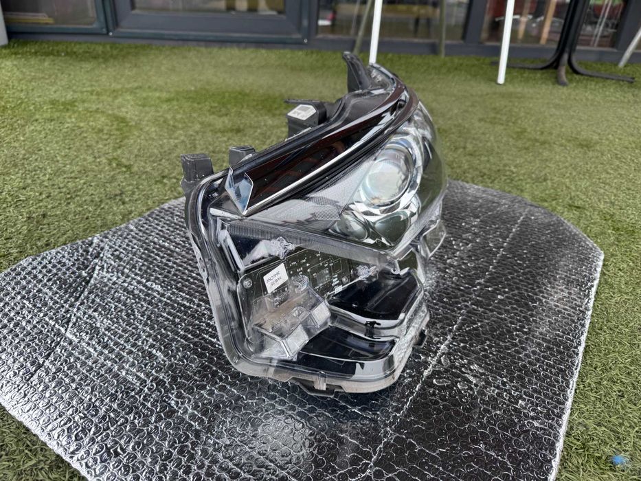 Far Stanga Toyota Auris an 2015-2018 cod 81150-02K30 53182-02090-02100