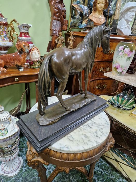 Страхотна антикварна френска бронзова авторска фигура скулптура