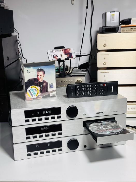 Linie audio-REVOX S25 amplifier,S22-CD,S26-Tuner RDS ,S28-telecomandă