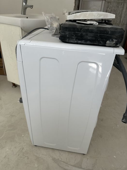 Стиральная машина Candy, почти новая)