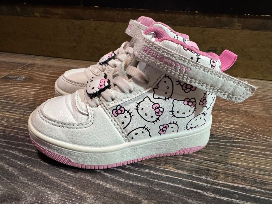 Детски пантофи, боти и кецове