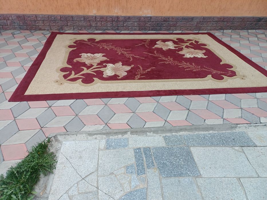 Продам  палас  красный