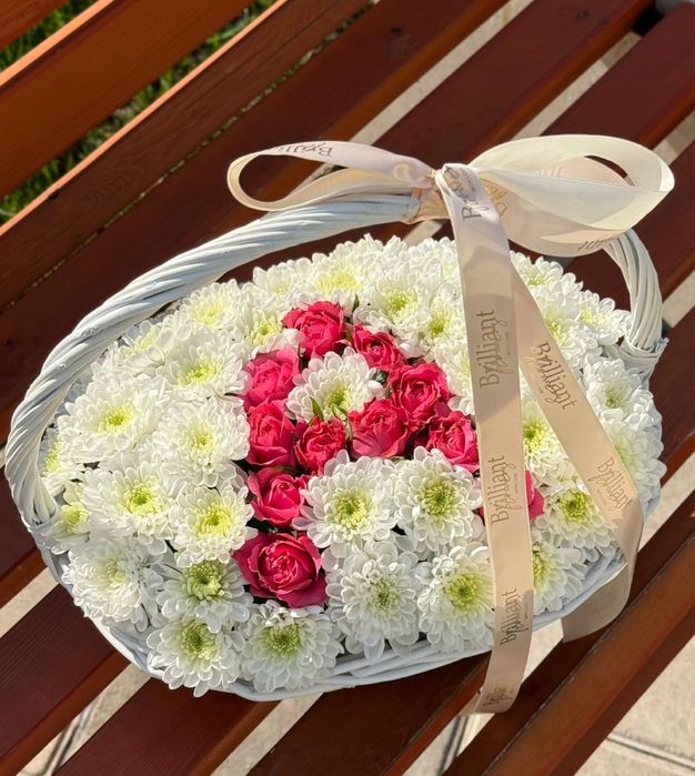 цветы в корзине с буквой