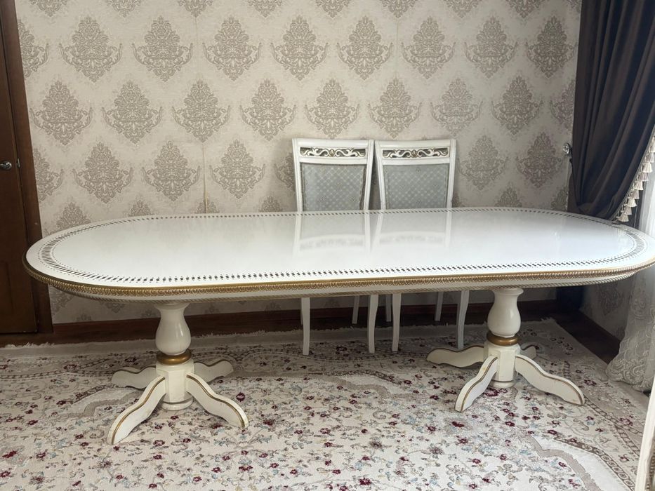 Стол для гостиной