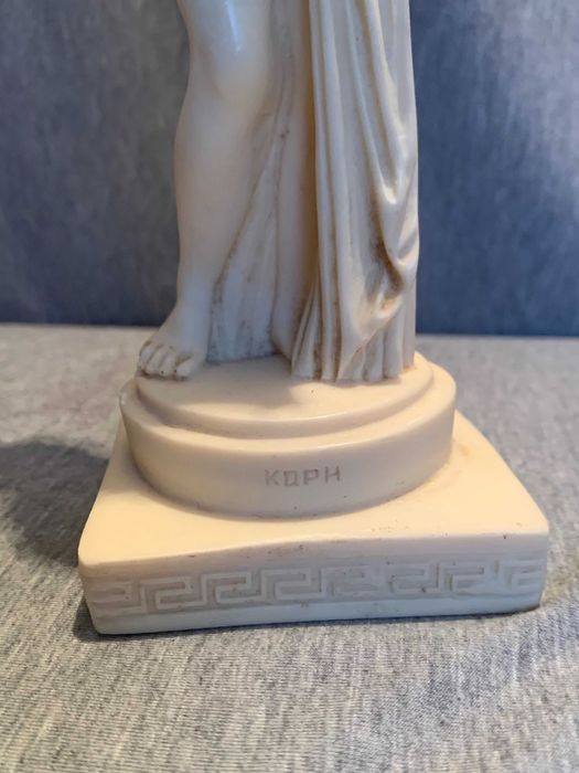 стара  Статуя на Афродита Калипгигос скулптура от алабастър