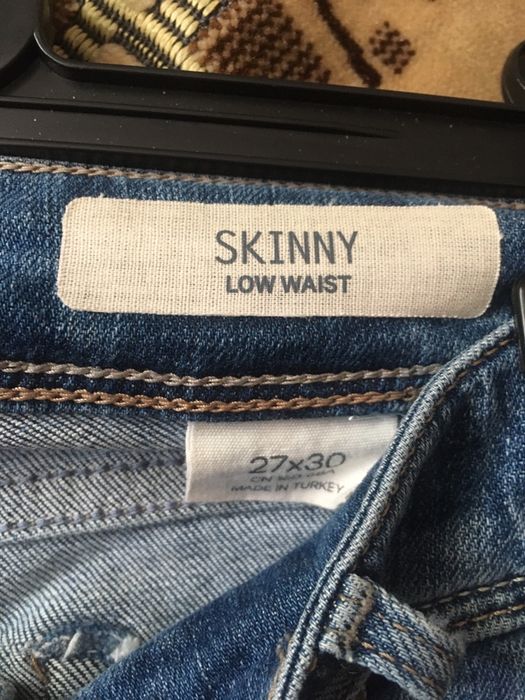 Blugi albastri skinny cu talie joasa