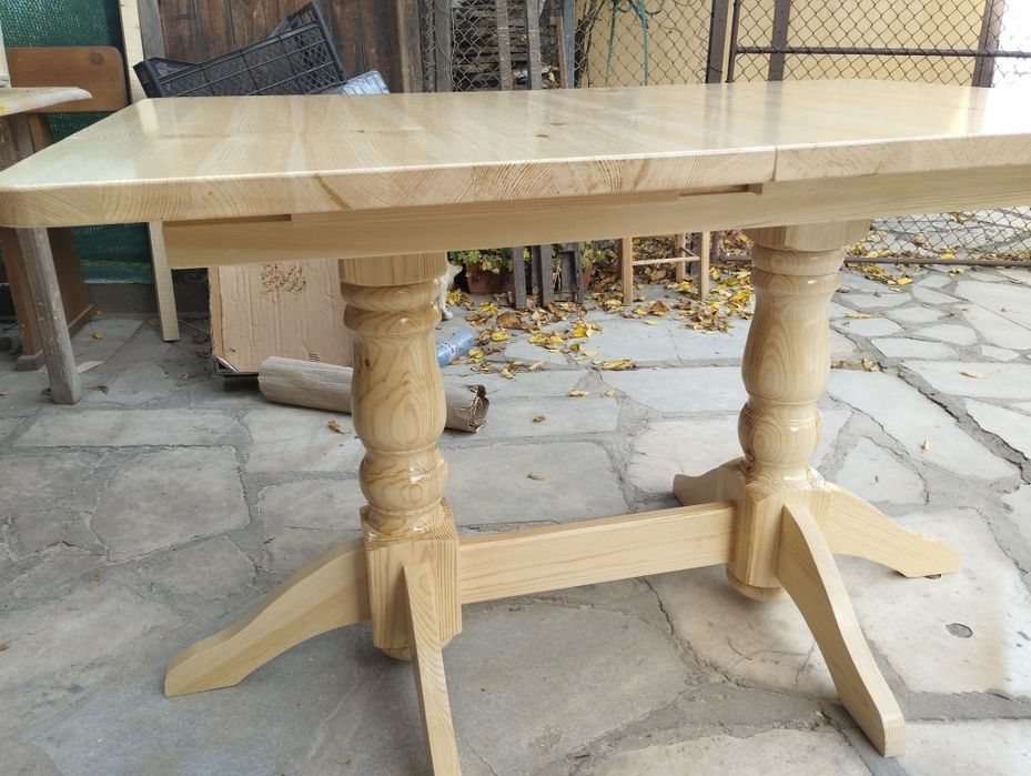 Кухненски маси от чамов материал .Изработвам различни модели  маси .