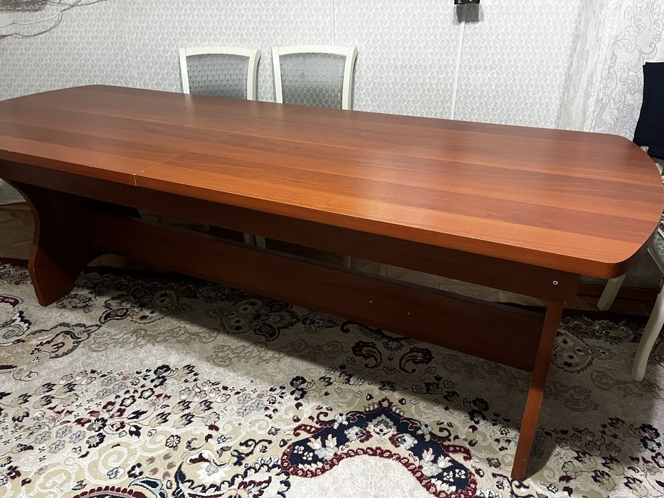 Стол гостинный продаеться