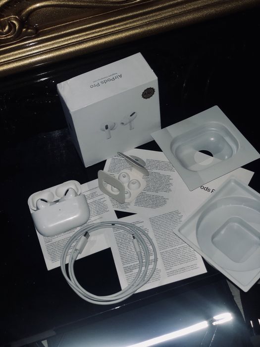 Căști Wireless AirPods Pro cu ANC (Anulare Zgomot) – Pachet Complet, Stare Ca Nouă