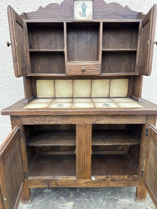 Масивен дървен кухненски шкаф от дъб