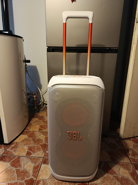 Продавам JBL Музика