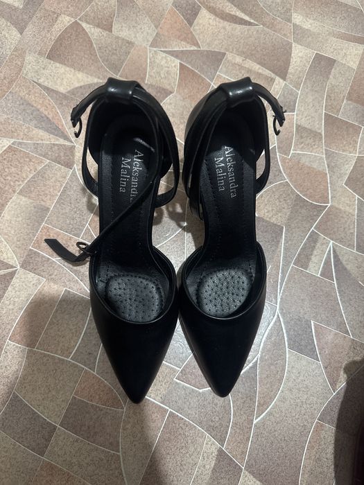 Туфли черные 36 размер