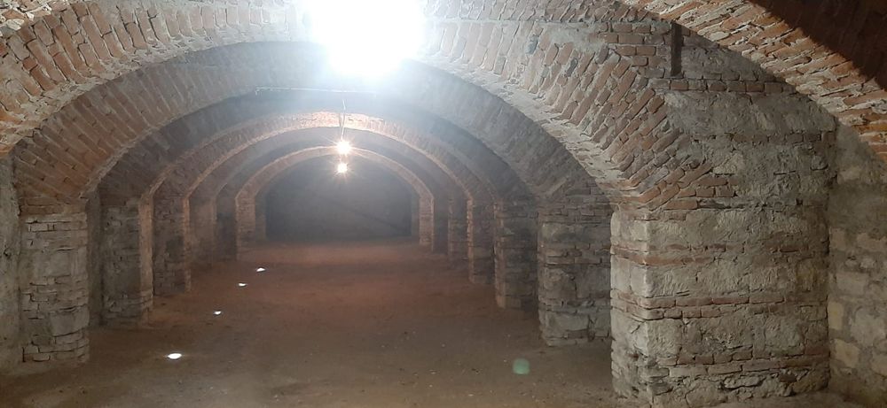 Vand Casa Spatiu Comercial cu crama