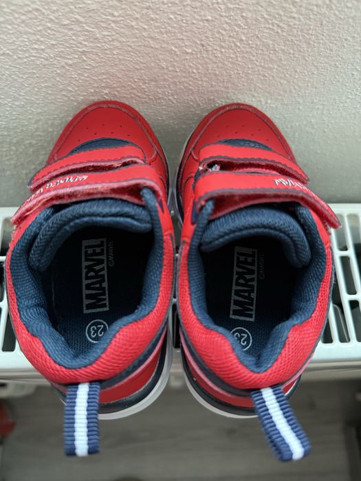 Adidasi Spiderman / Marvel , marime 23