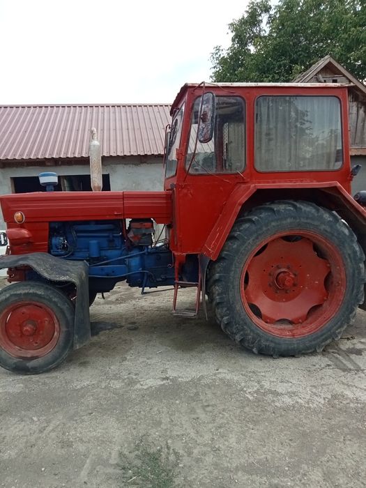 Vând tractor UTB 650 plus utilaje