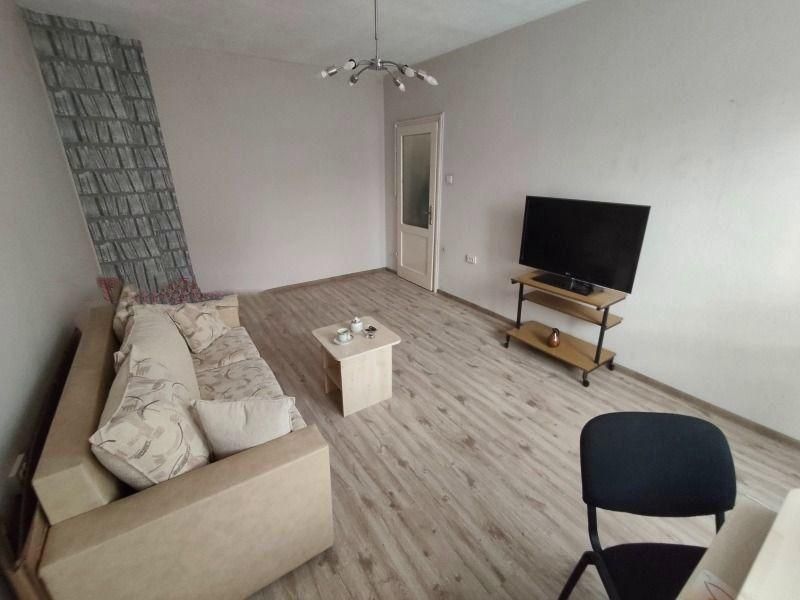 Дава се под наем Двустаен апартамент в София, Център - 70 кв.м за 847.62 € - Снимка #1