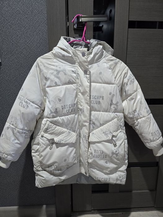 Продаю куртки на девочку