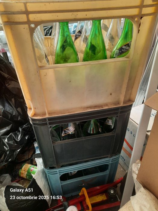 Navete de apă la 1l cu sticle