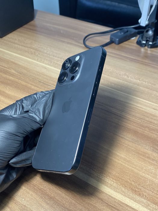 iPhone 15 Pro• 256 GB • Black Titanium