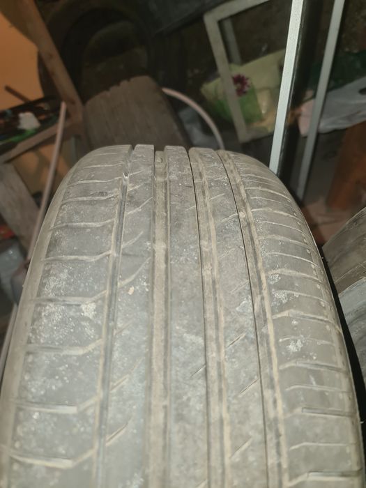 Vând 4 anvelope 225 45 R17 DOT 5223 cu jante originale skoda superb 2