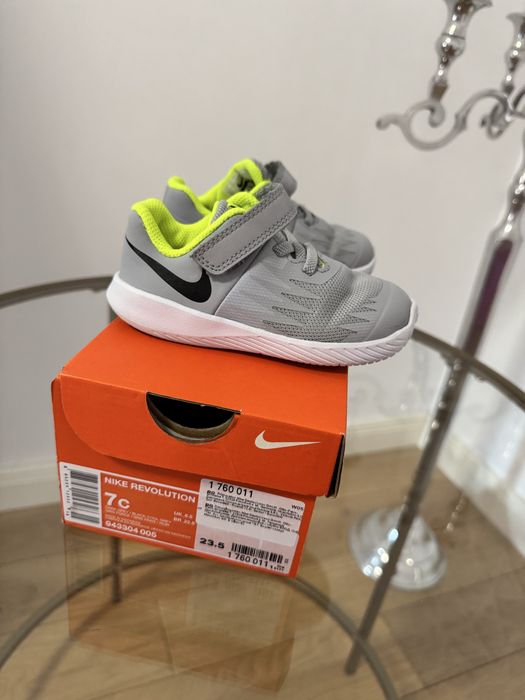 Nike ca noi marimea 23,5