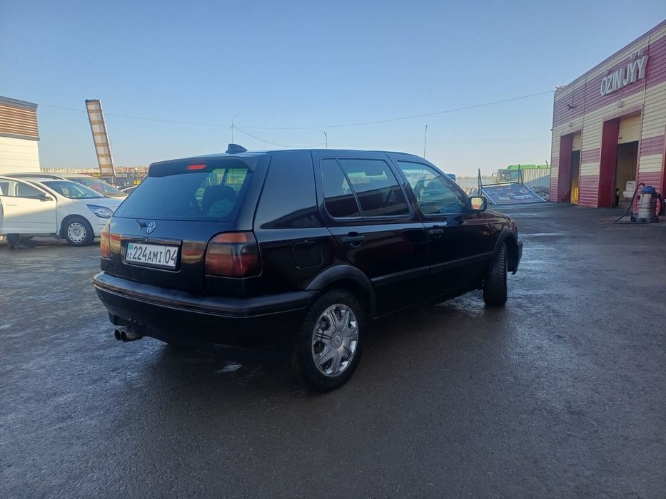 Продам Фольксваген Гольф 1992г объем 2.0