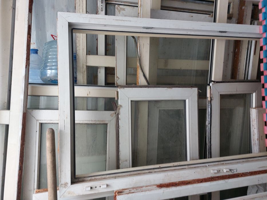 Продам пластиковые двери окна