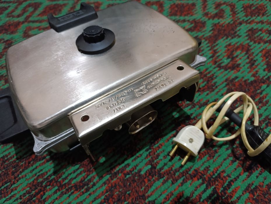 Вафельница СССР для дома и домашных выпечки.