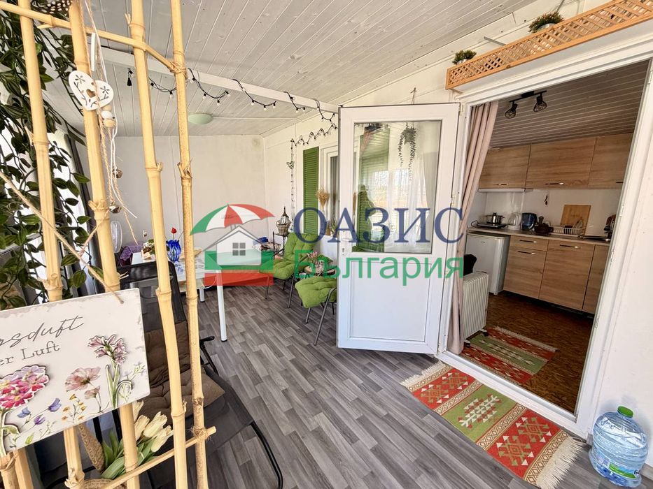 Топла къща 32 кв. + фундамент 80 кв., парцел 947 кв. село Порой,