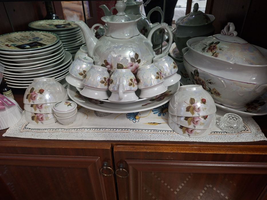 Продаю сервиз, есть все, новый.