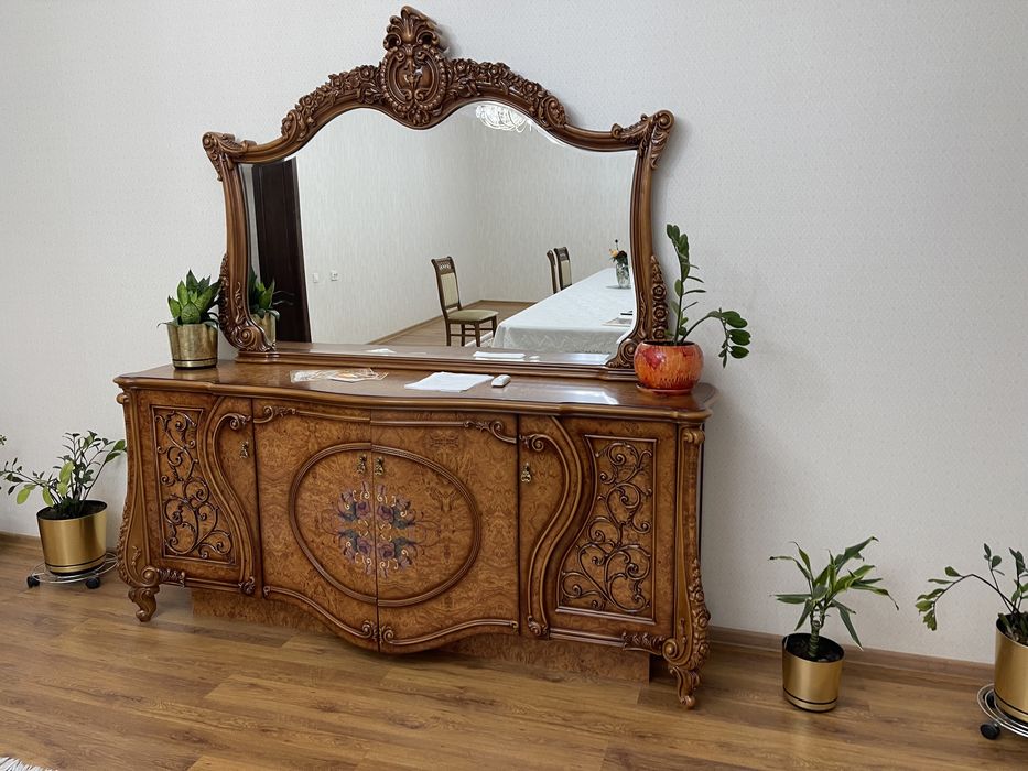 Комод классический с Дубая