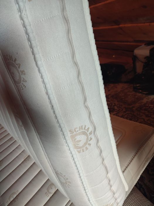 Vând 2 saltele din burete, dimensiuni 100/200 cm