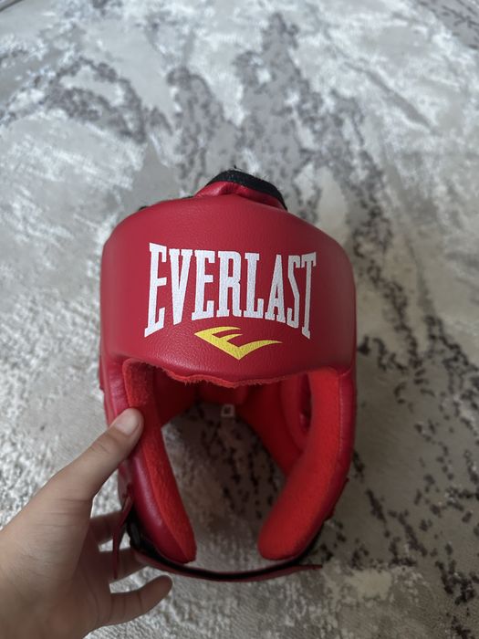 Продаю перчатки и шлем в харошем состоянии