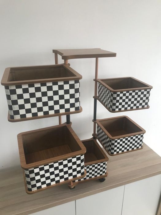 Функционални стилажи за кухнята от дърво