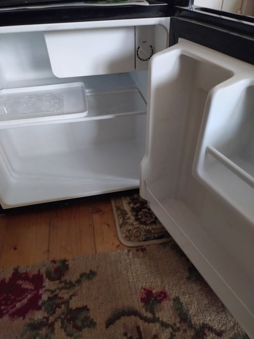 Frigider Myria cu congelator.