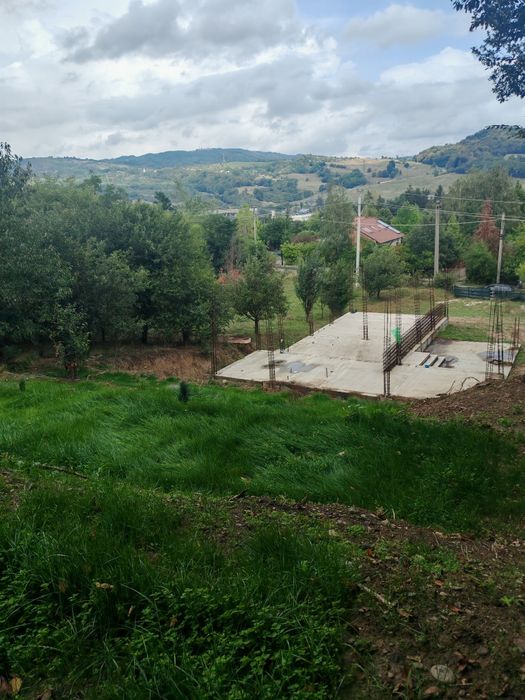 Vând teren intravilan