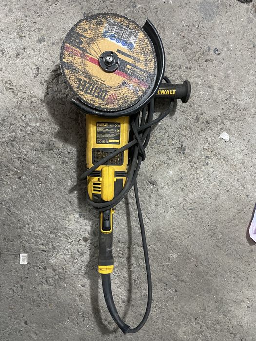 Шлифмашина угловая DeWALT DWE4579-QS