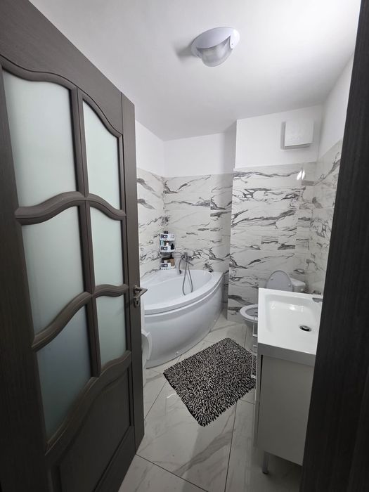 Închiriez apartament cu două camere pe termen lung în Green Residence