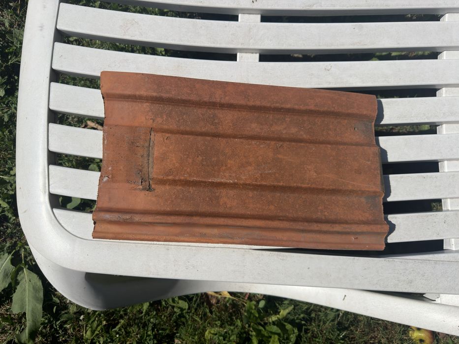 Țiglă ceramică second-hand – 3.500 lei cu încărcare inclusă