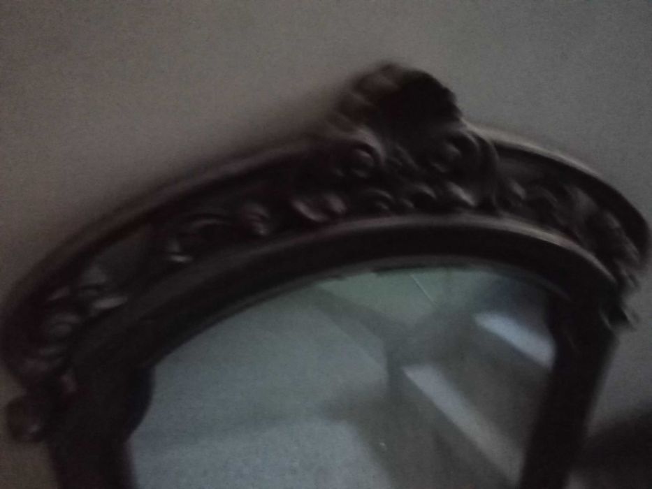 Старинно огледало голямо с дървена рамка с дърворезба