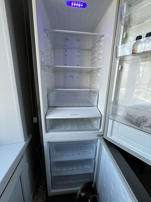 Холодильник Samsung