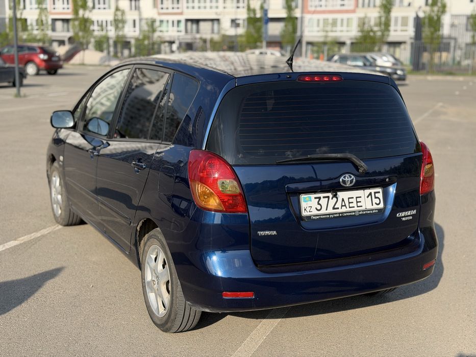 Toyota corolla verso 2002г