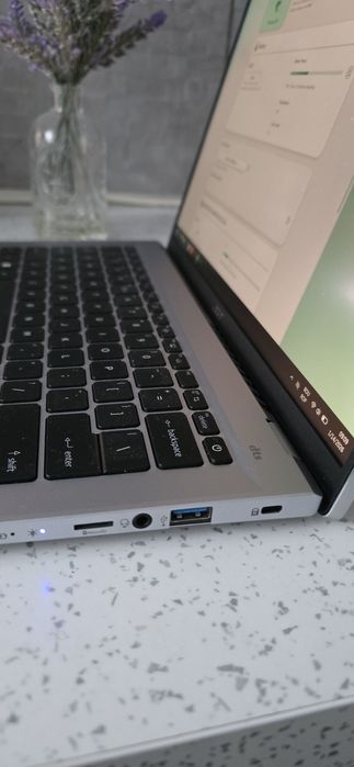 Vând Laptop Acer Swift go 14 (în garanție)