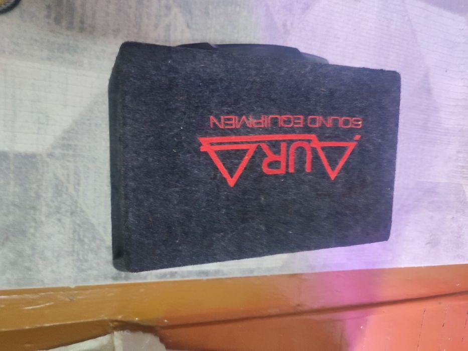 Продам сабвуфер с коробом