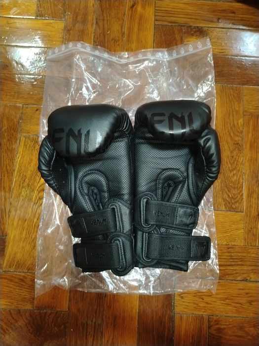 Manusi de box Venum